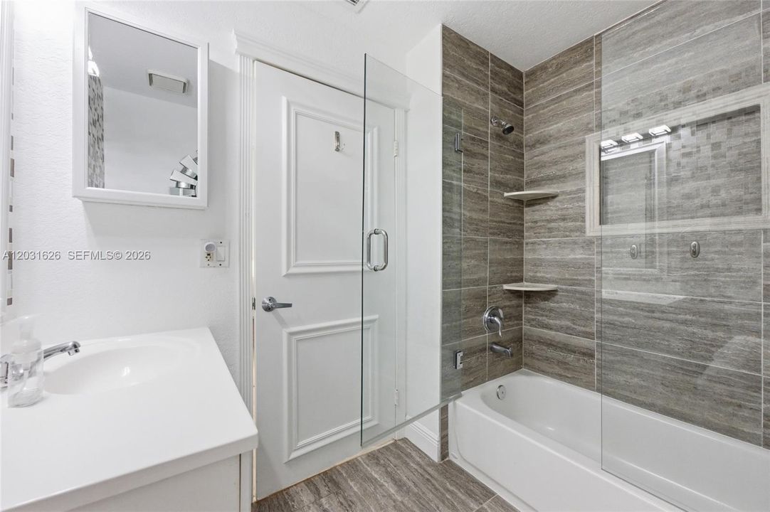 En Venta: $799,000 (4 camas, 2 baños, 1822 Pies cuadrados)