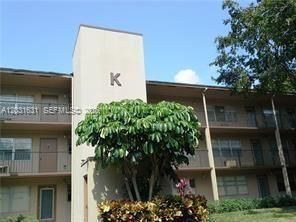 For Sale: $130,000 (1 beds, 1 baths, 685 Square Feet)