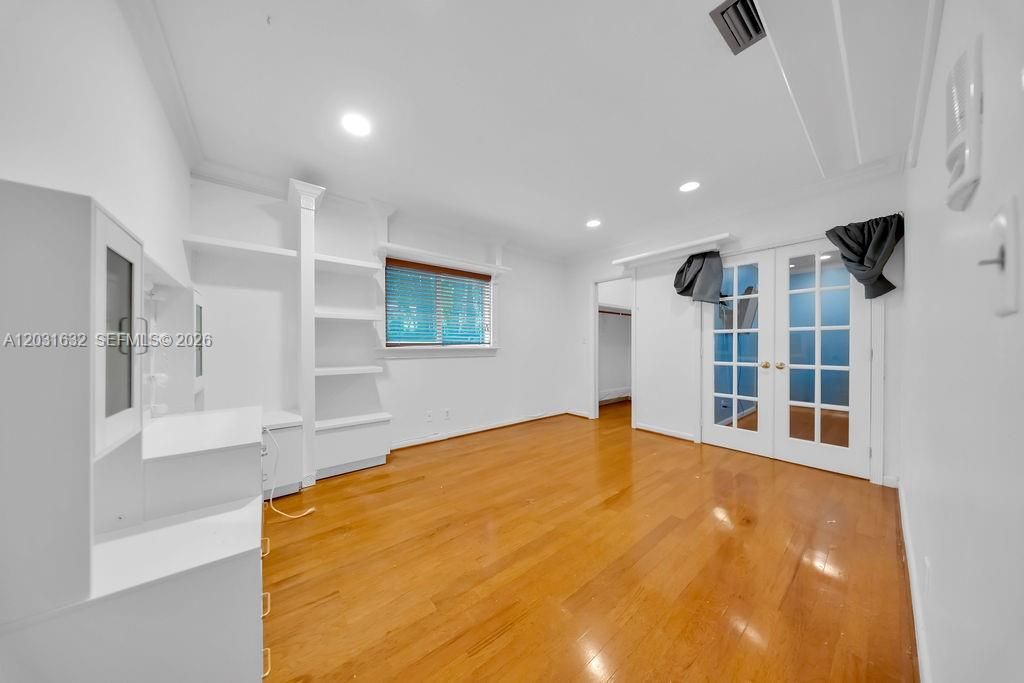 For Sale: $1,317,400 (5 beds, 3 baths, 3726 Square Feet)