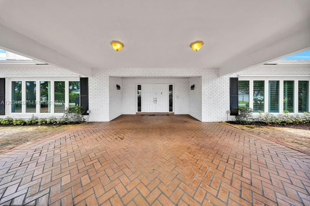 For Sale: $1,317,400 (5 beds, 3 baths, 3726 Square Feet)