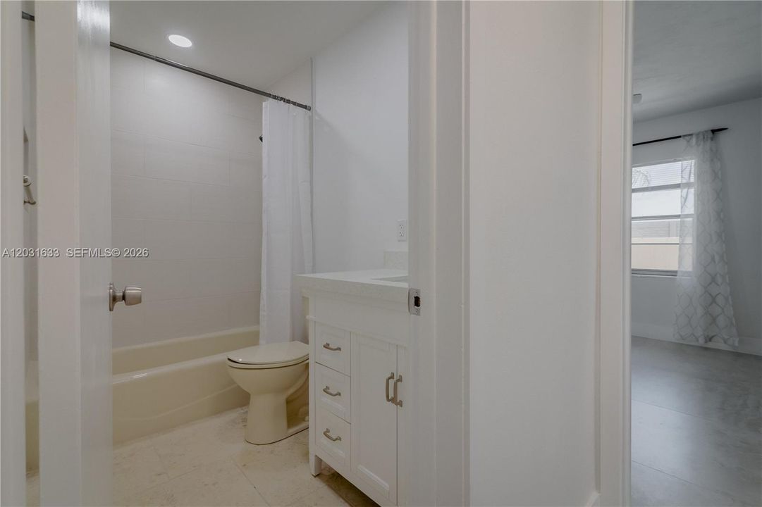 For Rent: $2,600 (2 beds, 1 baths, 1015 Square Feet)