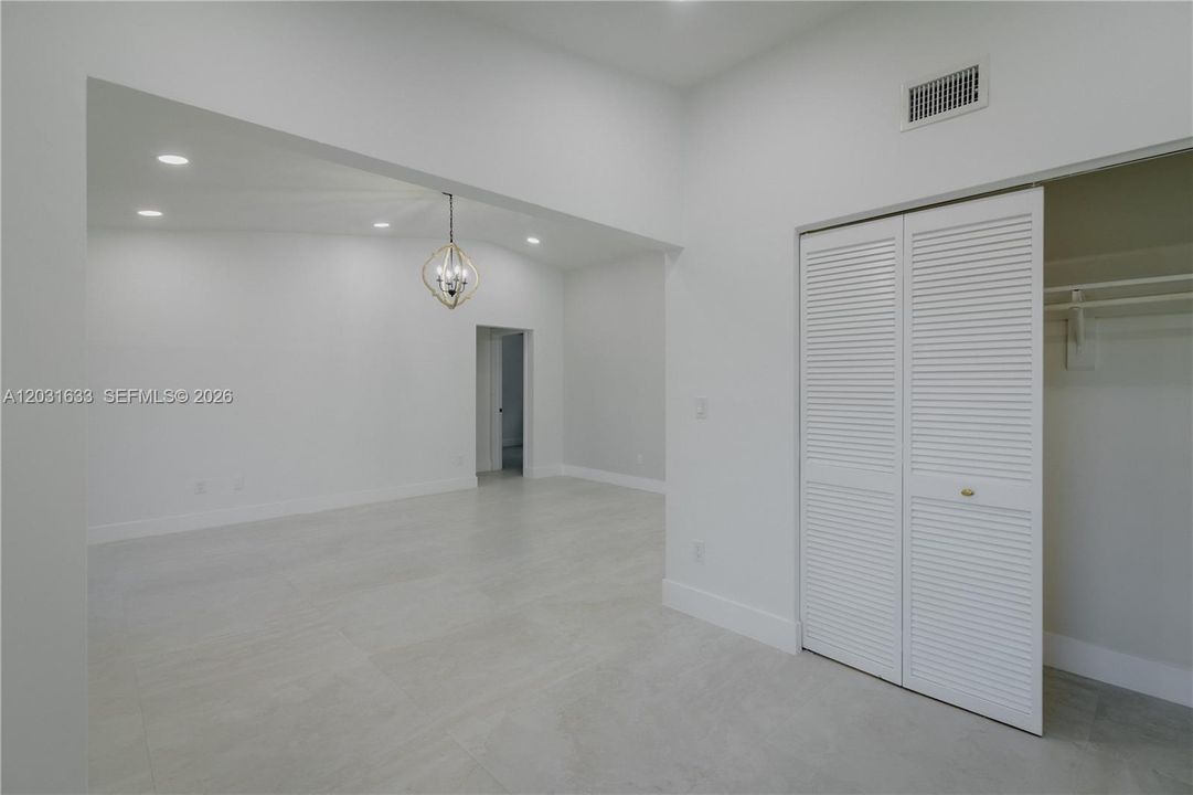 For Rent: $2,600 (2 beds, 1 baths, 1015 Square Feet)