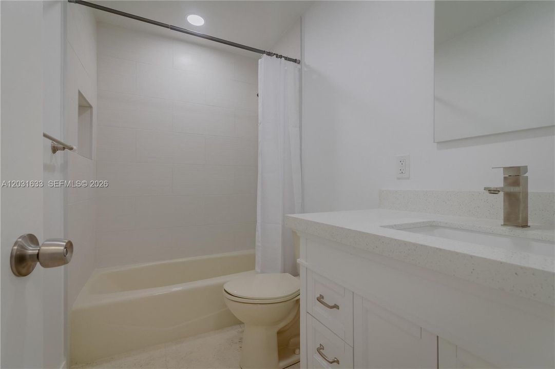 For Rent: $2,600 (2 beds, 1 baths, 1015 Square Feet)