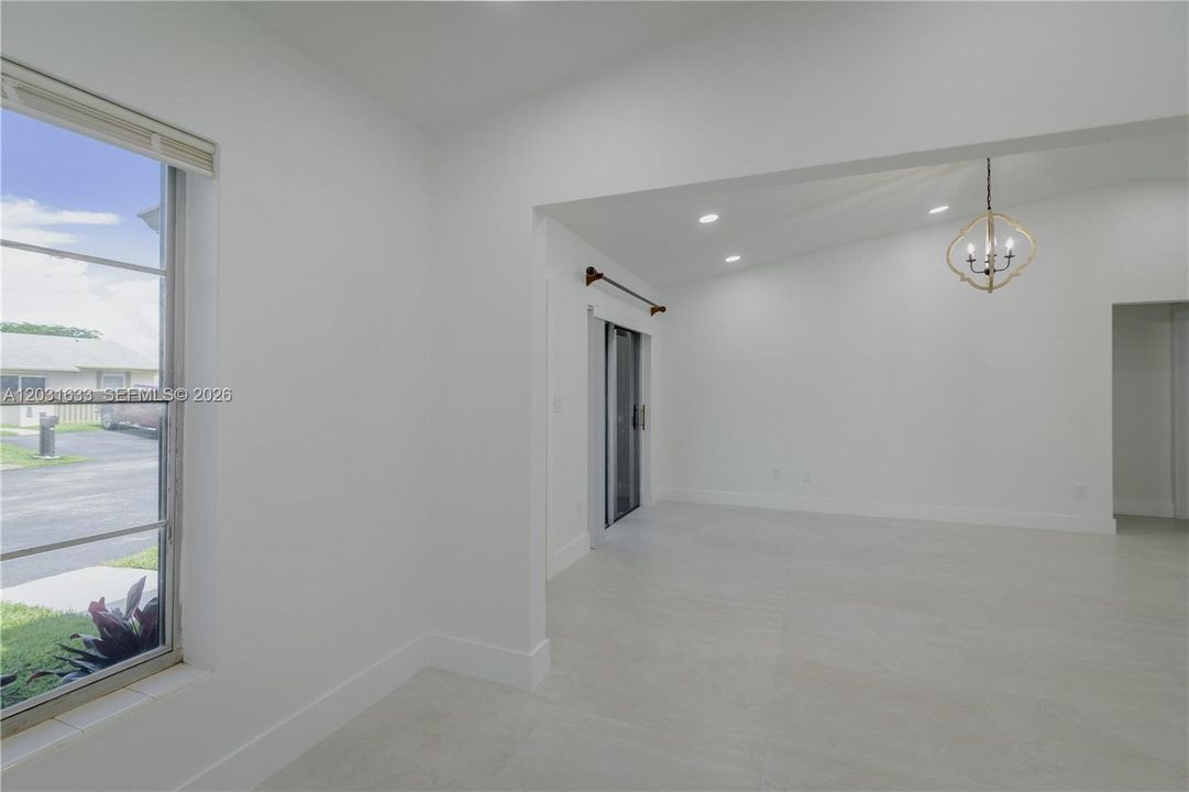 For Rent: $2,600 (2 beds, 1 baths, 1015 Square Feet)