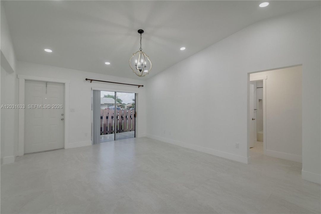 For Rent: $2,600 (2 beds, 1 baths, 1015 Square Feet)