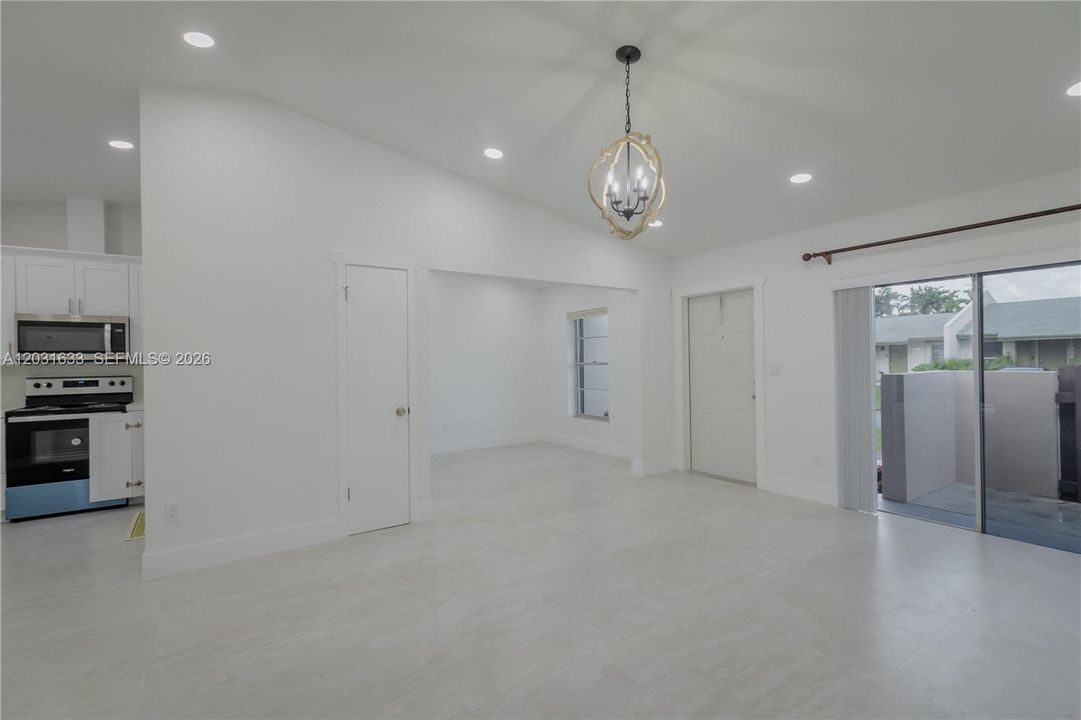 For Rent: $2,600 (2 beds, 1 baths, 1015 Square Feet)