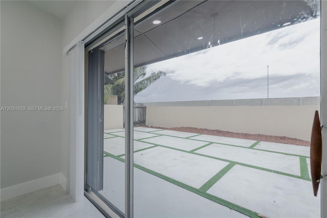 For Rent: $2,600 (2 beds, 1 baths, 1015 Square Feet)