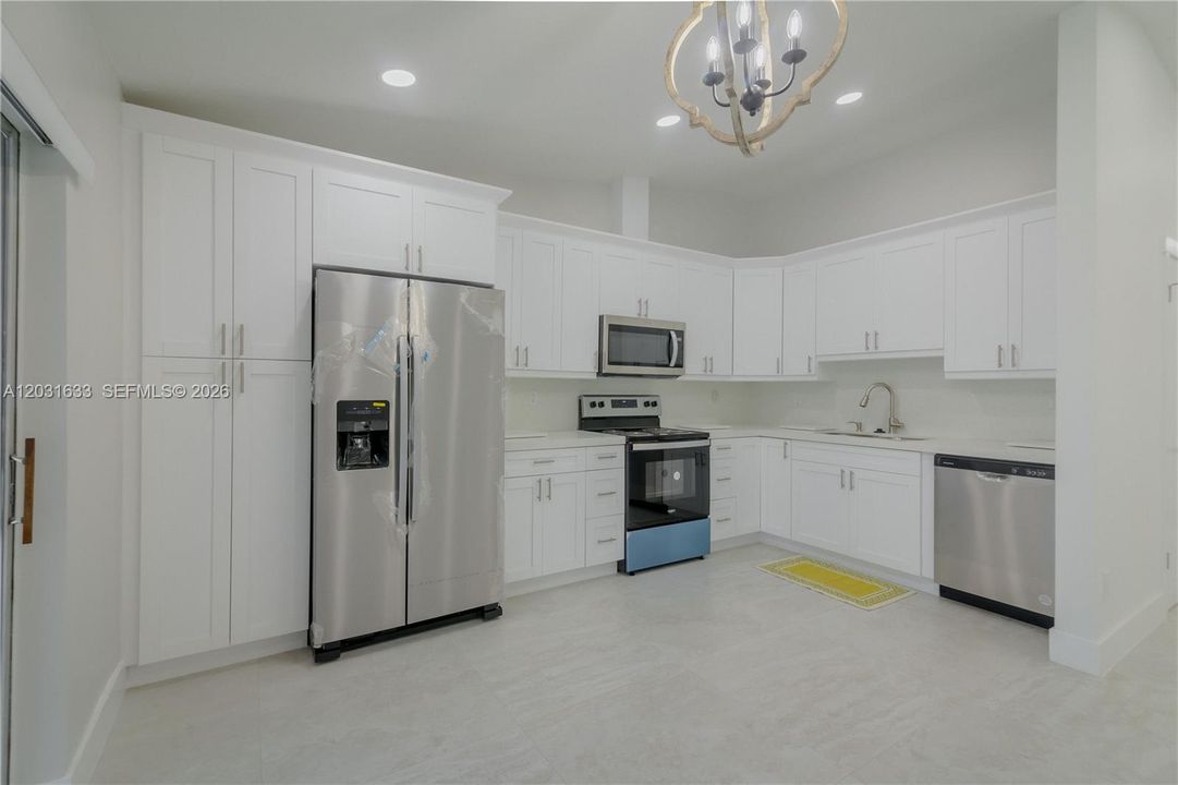 For Rent: $2,600 (2 beds, 1 baths, 1015 Square Feet)
