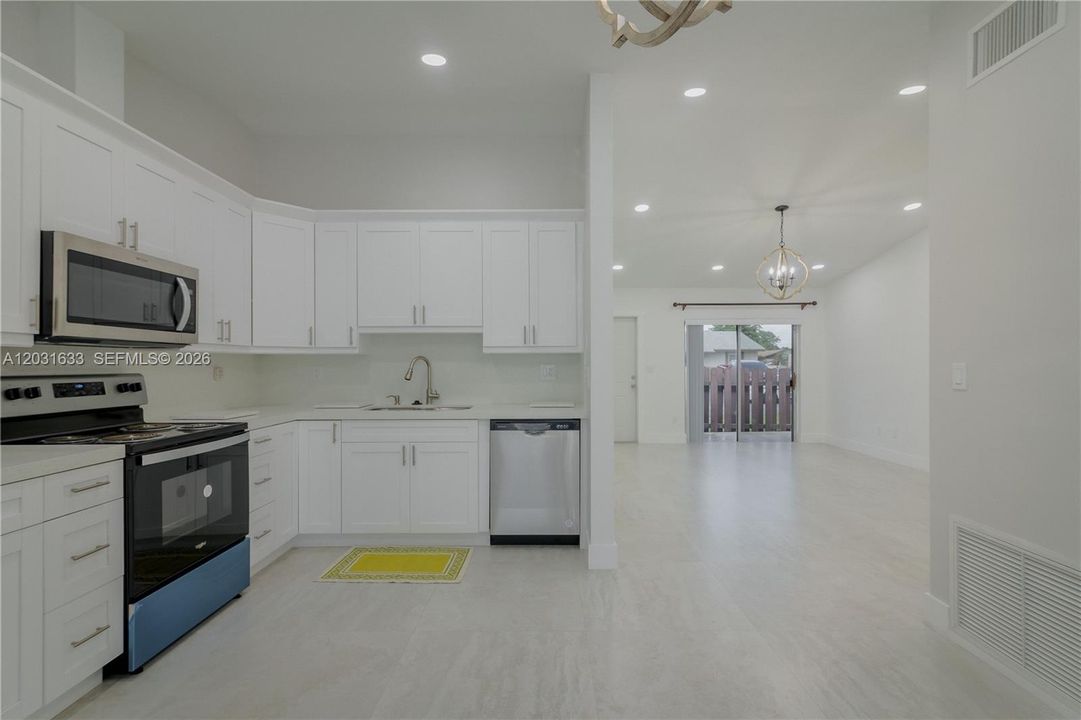For Rent: $2,600 (2 beds, 1 baths, 1015 Square Feet)