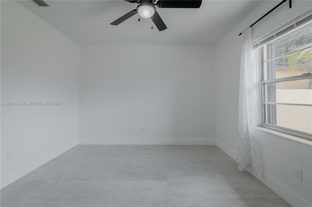 For Rent: $2,600 (2 beds, 1 baths, 1015 Square Feet)