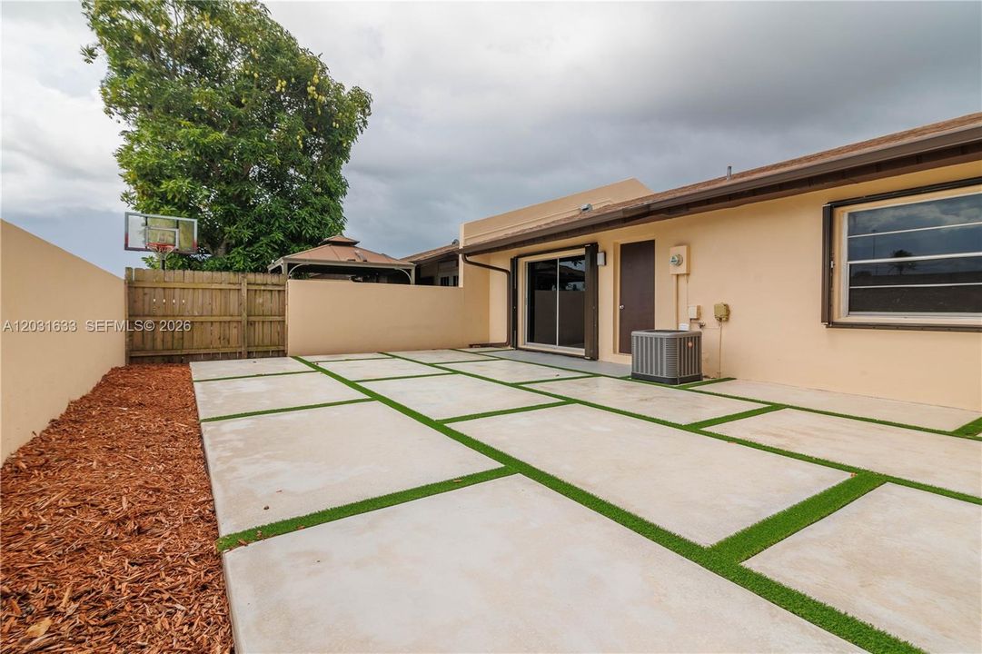 For Rent: $2,600 (2 beds, 1 baths, 1015 Square Feet)