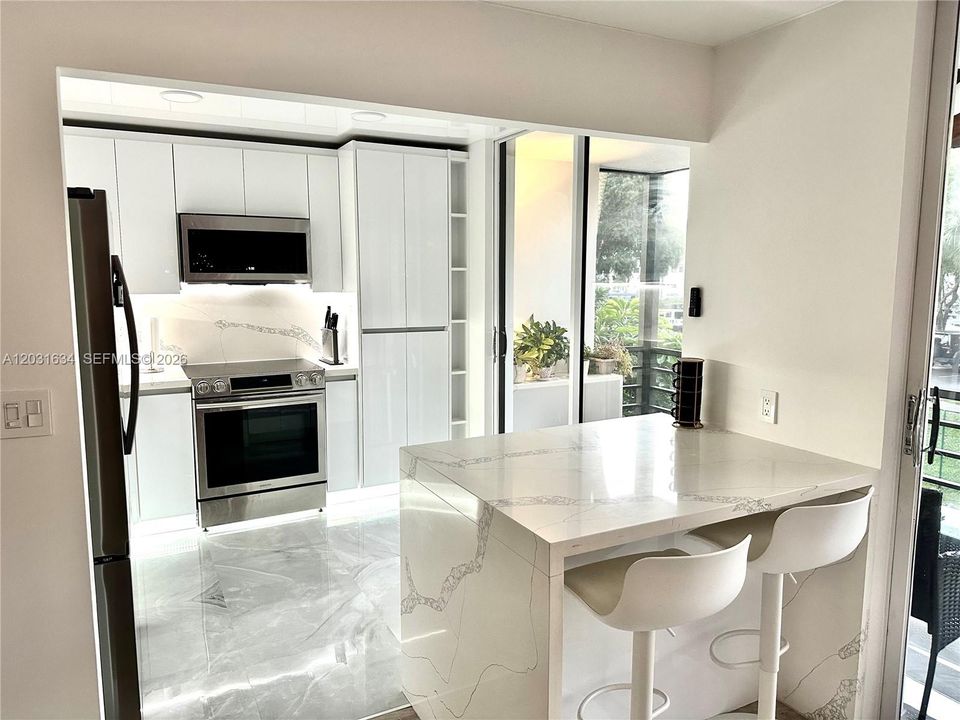 For Sale: $349,000 (2 beds, 2 baths, 1255 Square Feet)