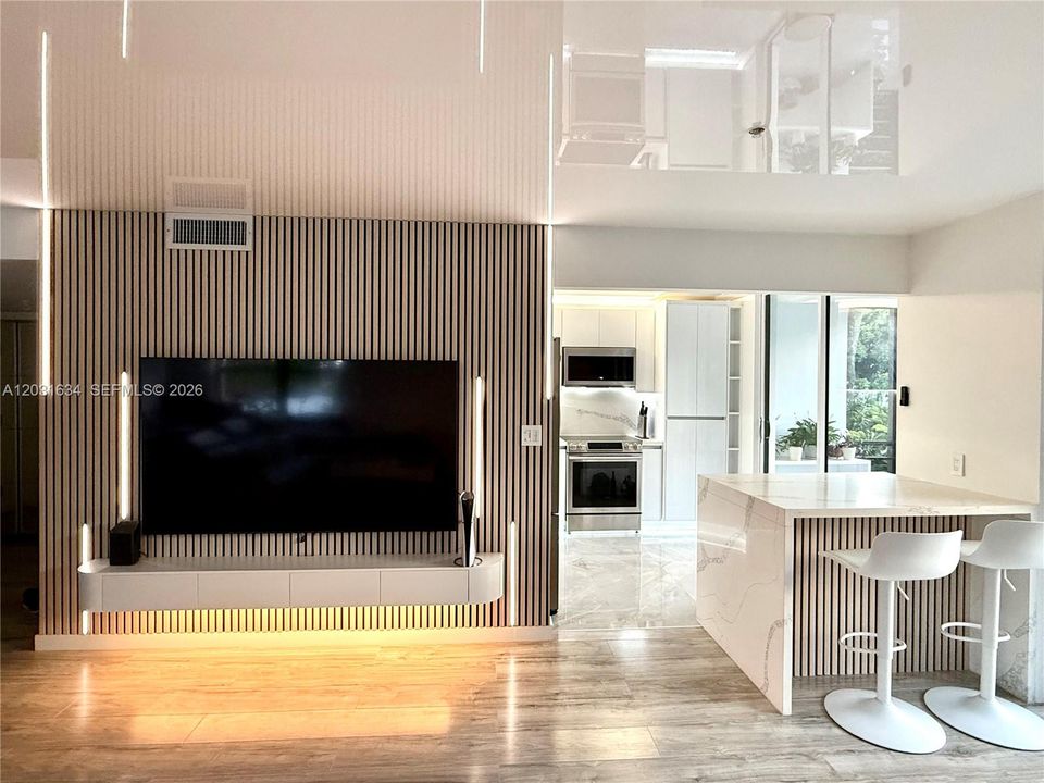 For Sale: $349,000 (2 beds, 2 baths, 1255 Square Feet)
