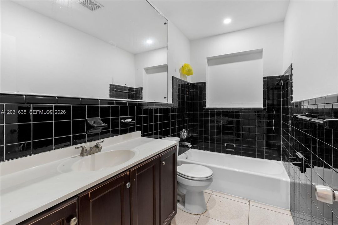 For Rent: $4,250 (5 beds, 2 baths, 1500 Square Feet)