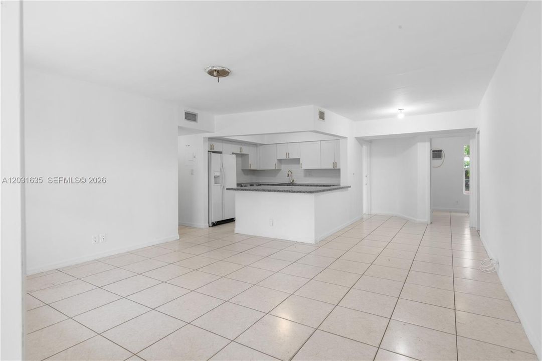 For Rent: $4,250 (5 beds, 2 baths, 1500 Square Feet)