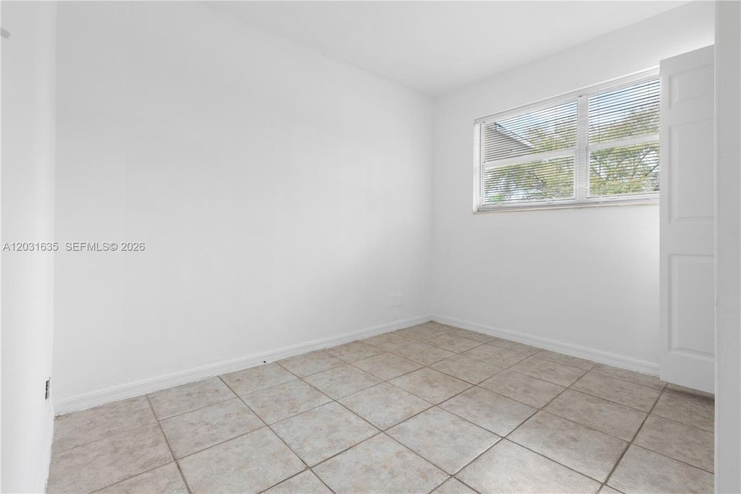 For Rent: $4,250 (5 beds, 2 baths, 1500 Square Feet)