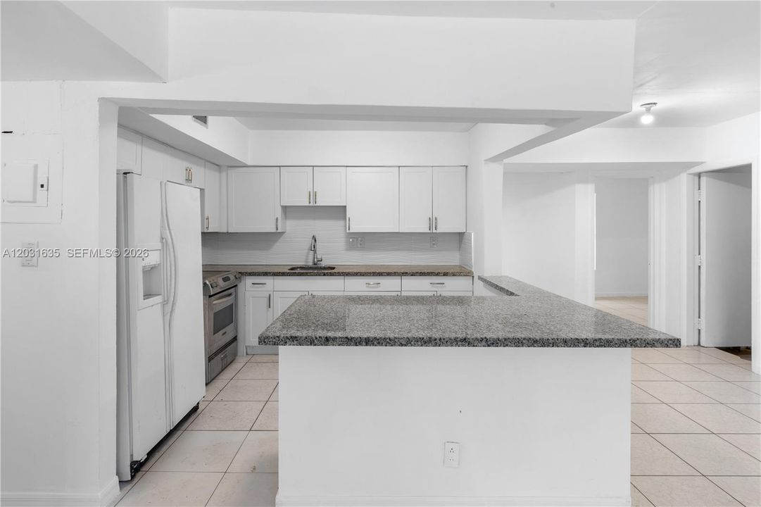 For Rent: $4,250 (5 beds, 2 baths, 1500 Square Feet)