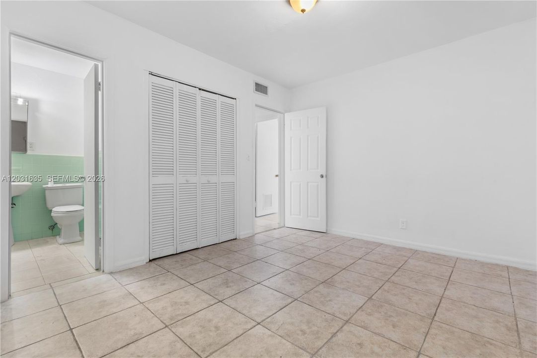 For Rent: $4,250 (5 beds, 2 baths, 1500 Square Feet)