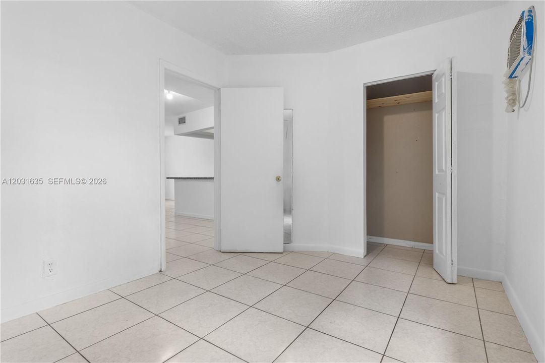 For Rent: $4,250 (5 beds, 2 baths, 1500 Square Feet)