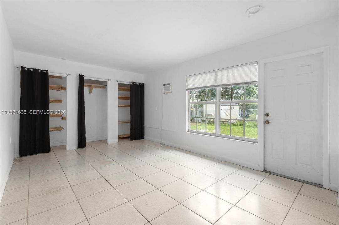 For Rent: $4,250 (5 beds, 2 baths, 1500 Square Feet)