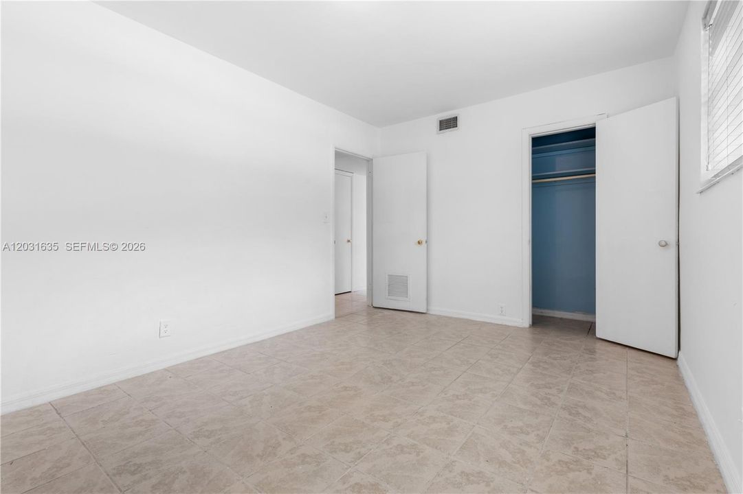For Rent: $4,250 (5 beds, 2 baths, 1500 Square Feet)