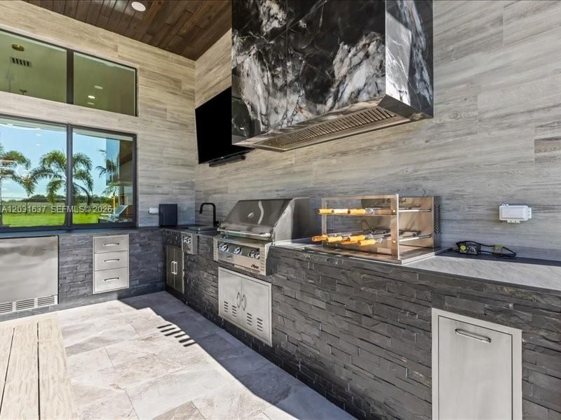 For Sale: $1,425,000 (5 beds, 5 baths, 3336 Square Feet)