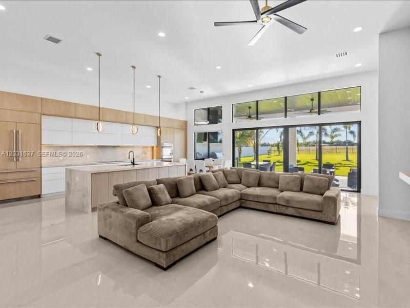 For Sale: $1,425,000 (5 beds, 5 baths, 3336 Square Feet)