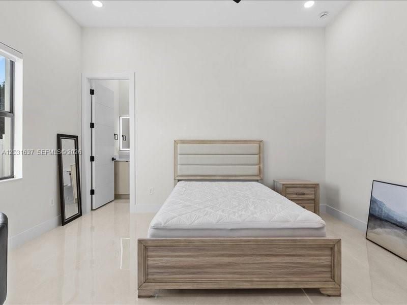 For Sale: $1,425,000 (5 beds, 5 baths, 3336 Square Feet)
