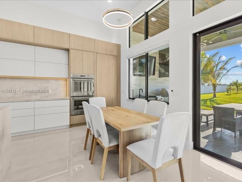 For Sale: $1,425,000 (5 beds, 5 baths, 3336 Square Feet)