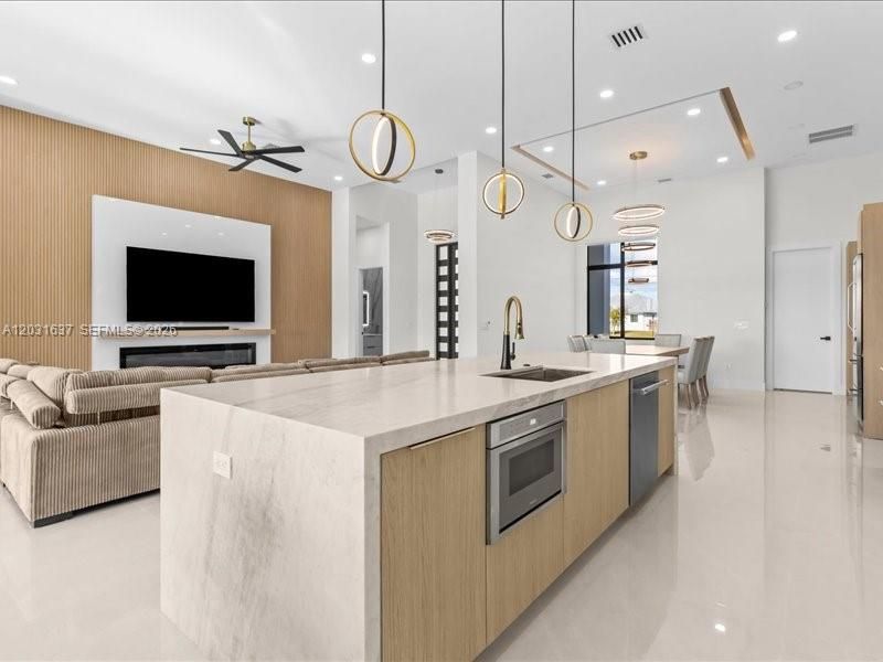 For Sale: $1,425,000 (5 beds, 5 baths, 3336 Square Feet)