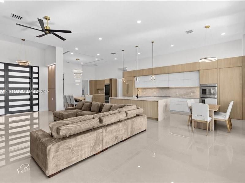 For Sale: $1,425,000 (5 beds, 5 baths, 3336 Square Feet)