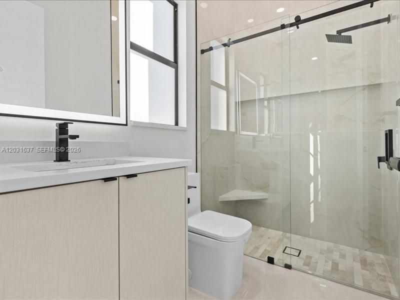 For Sale: $1,425,000 (5 beds, 5 baths, 3336 Square Feet)