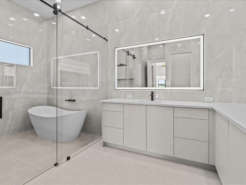 For Sale: $1,425,000 (5 beds, 5 baths, 3336 Square Feet)