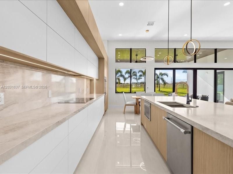 For Sale: $1,425,000 (5 beds, 5 baths, 3336 Square Feet)