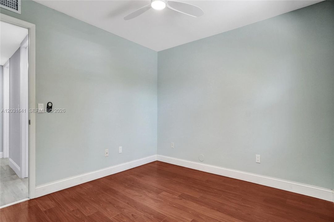 For Sale: $415,900 (2 beds, 2 baths, 960 Square Feet)