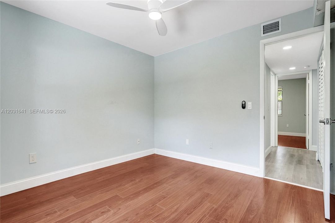 For Sale: $415,900 (2 beds, 2 baths, 960 Square Feet)