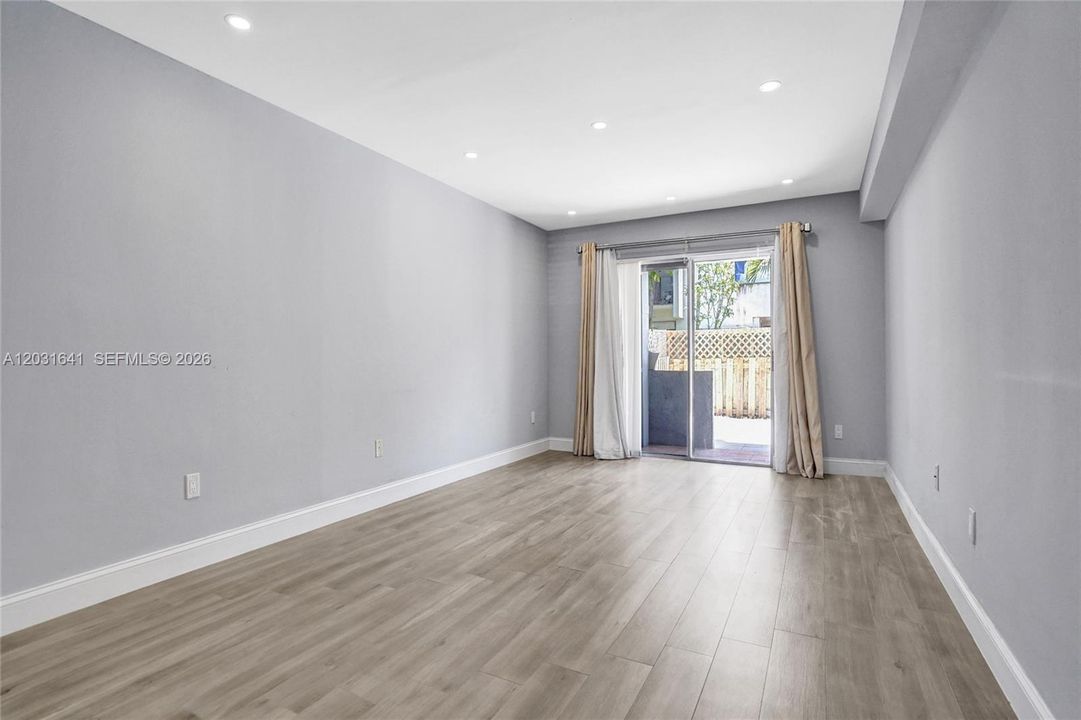 For Sale: $415,900 (2 beds, 2 baths, 960 Square Feet)