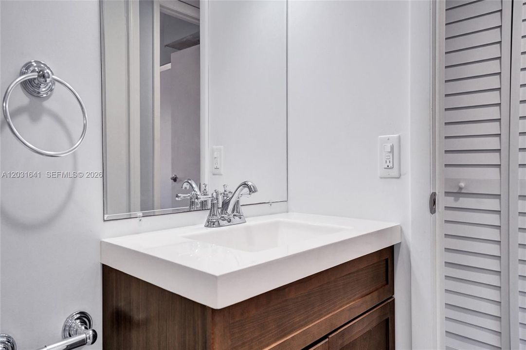 For Sale: $415,900 (2 beds, 2 baths, 960 Square Feet)