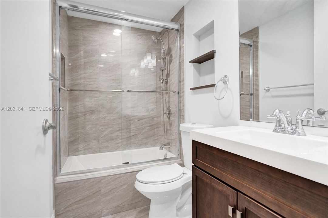 For Sale: $415,900 (2 beds, 2 baths, 960 Square Feet)