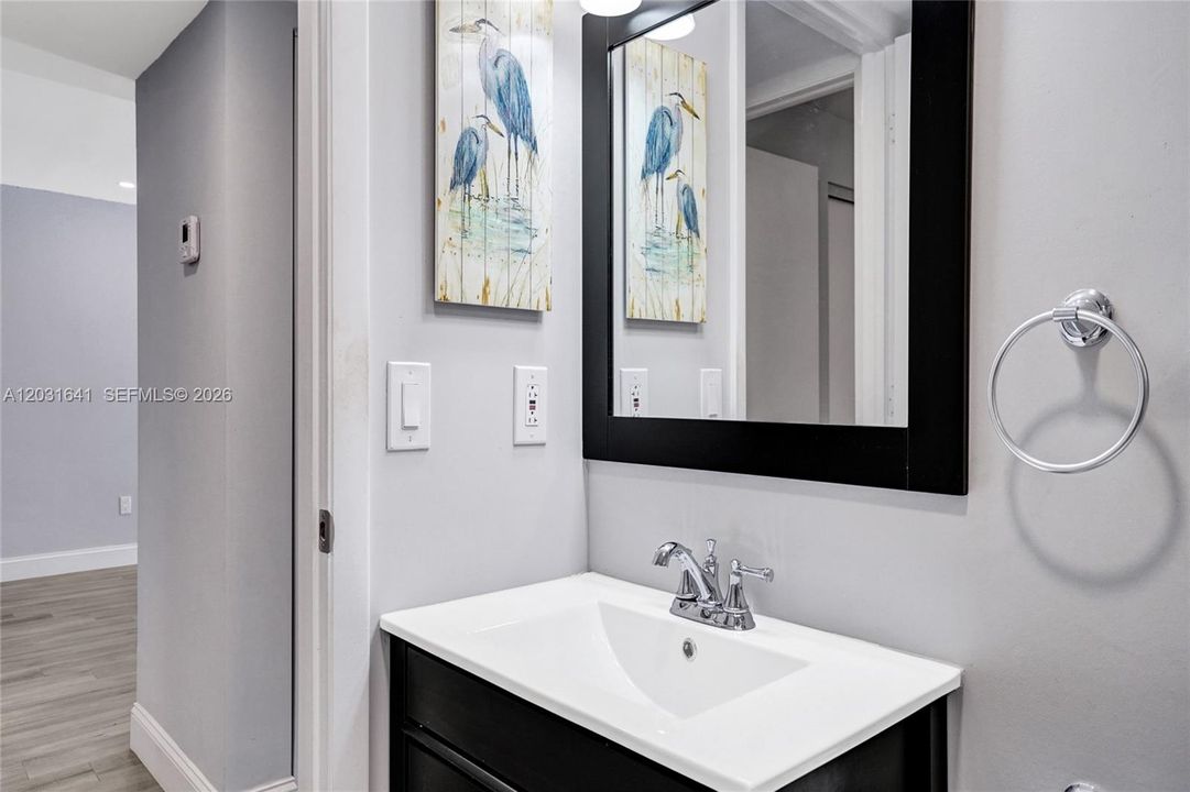 For Sale: $415,900 (2 beds, 2 baths, 960 Square Feet)