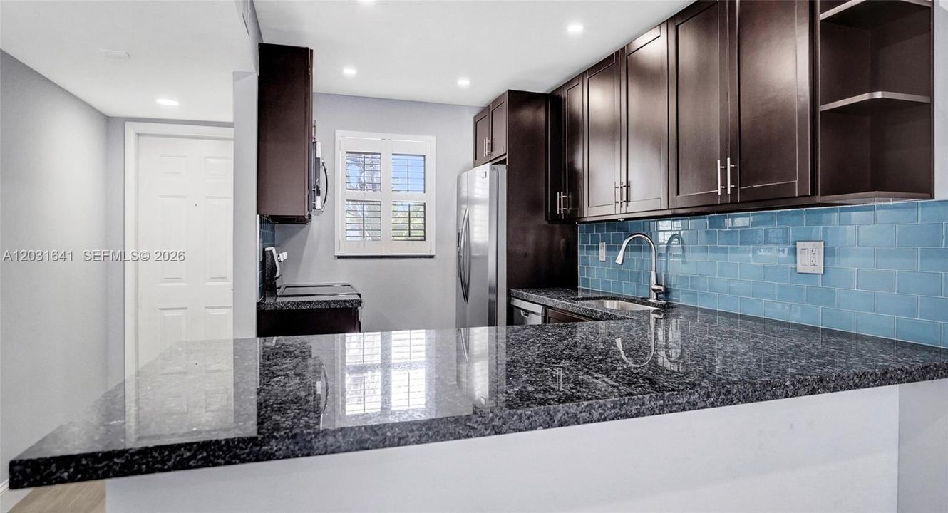 For Sale: $415,900 (2 beds, 2 baths, 960 Square Feet)