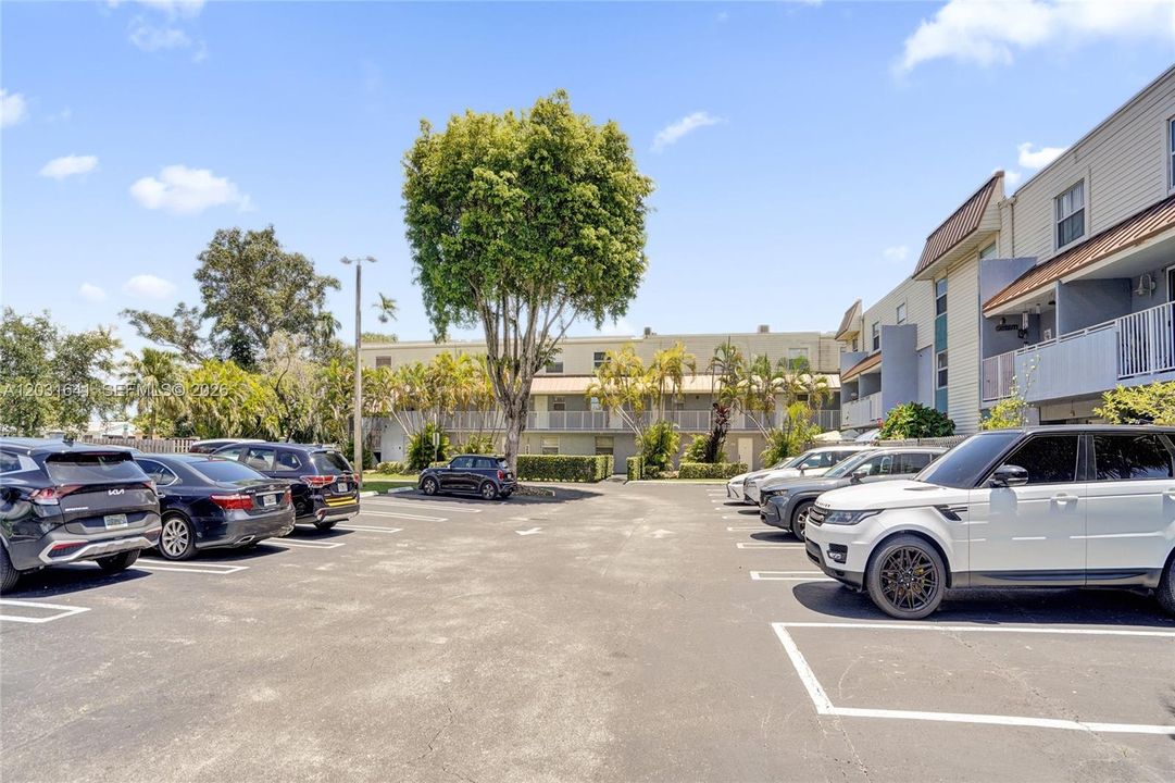 For Sale: $415,900 (2 beds, 2 baths, 960 Square Feet)