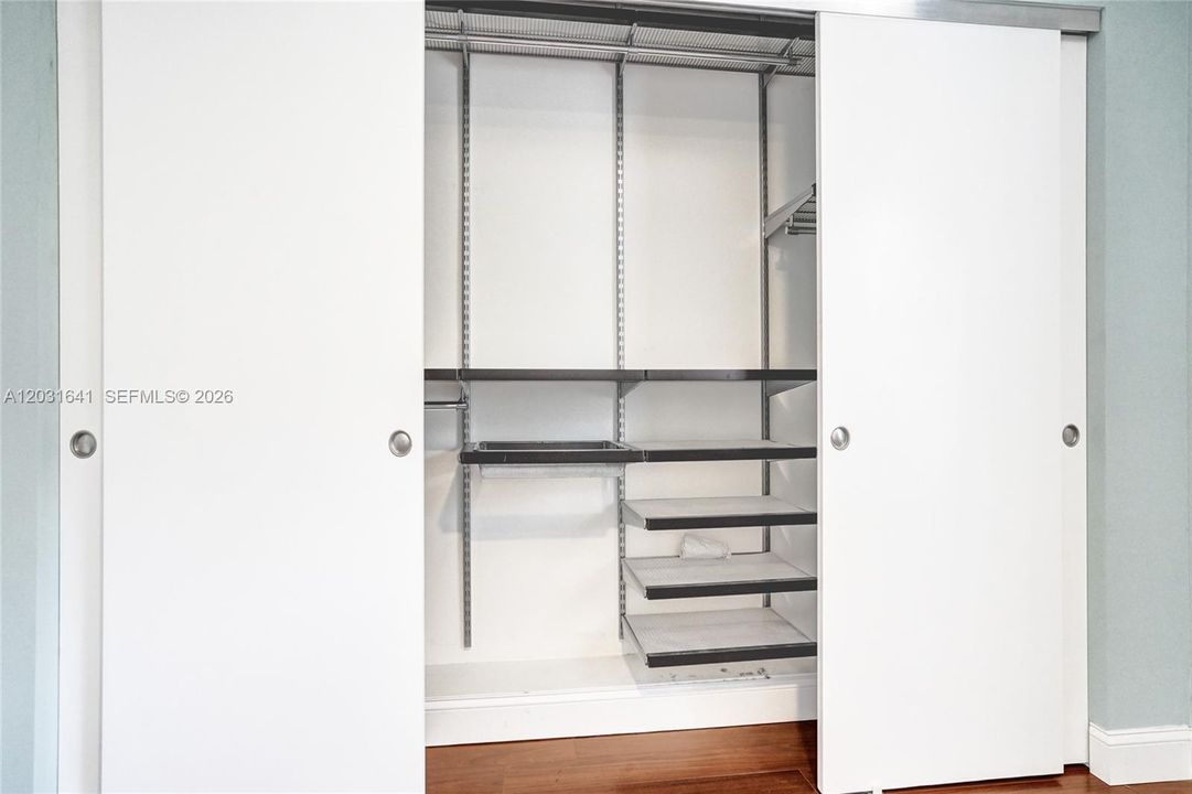 For Sale: $415,900 (2 beds, 2 baths, 960 Square Feet)