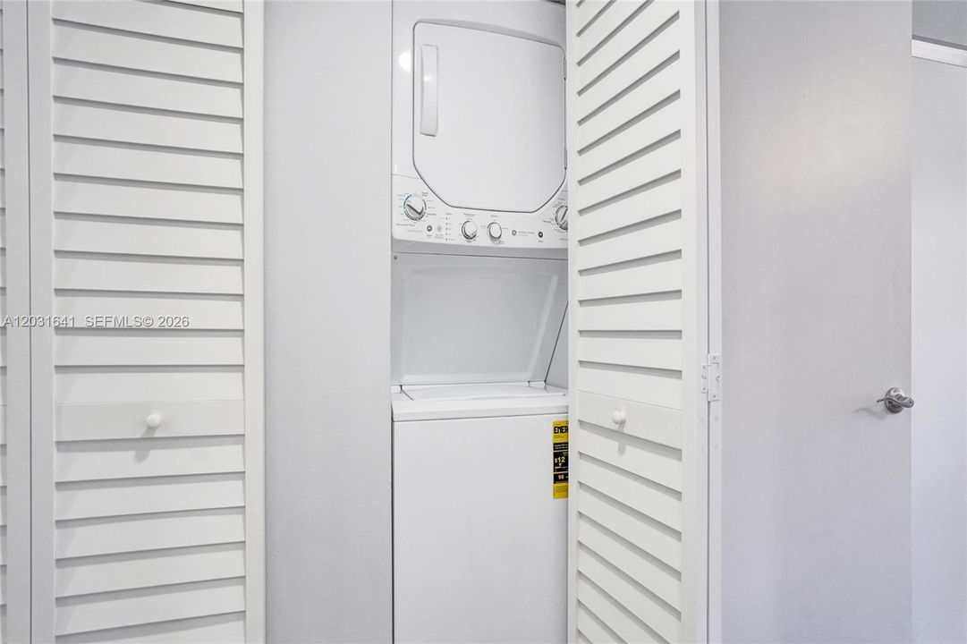 For Sale: $415,900 (2 beds, 2 baths, 960 Square Feet)