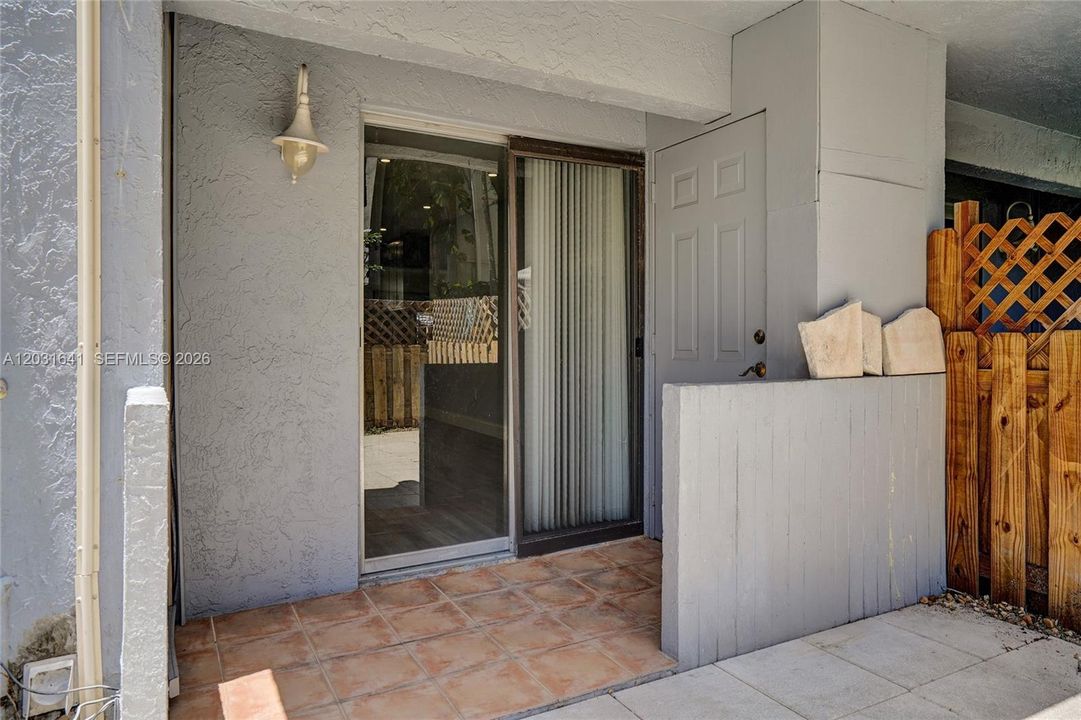 For Sale: $415,900 (2 beds, 2 baths, 960 Square Feet)
