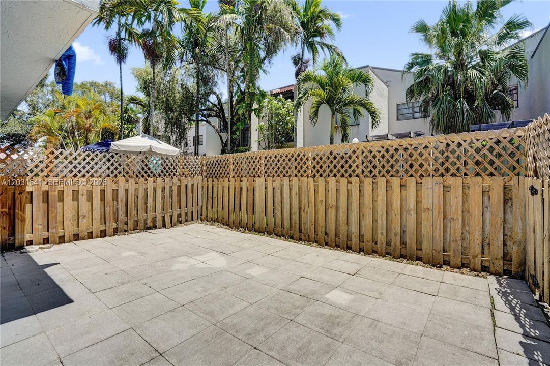 For Sale: $415,900 (2 beds, 2 baths, 960 Square Feet)