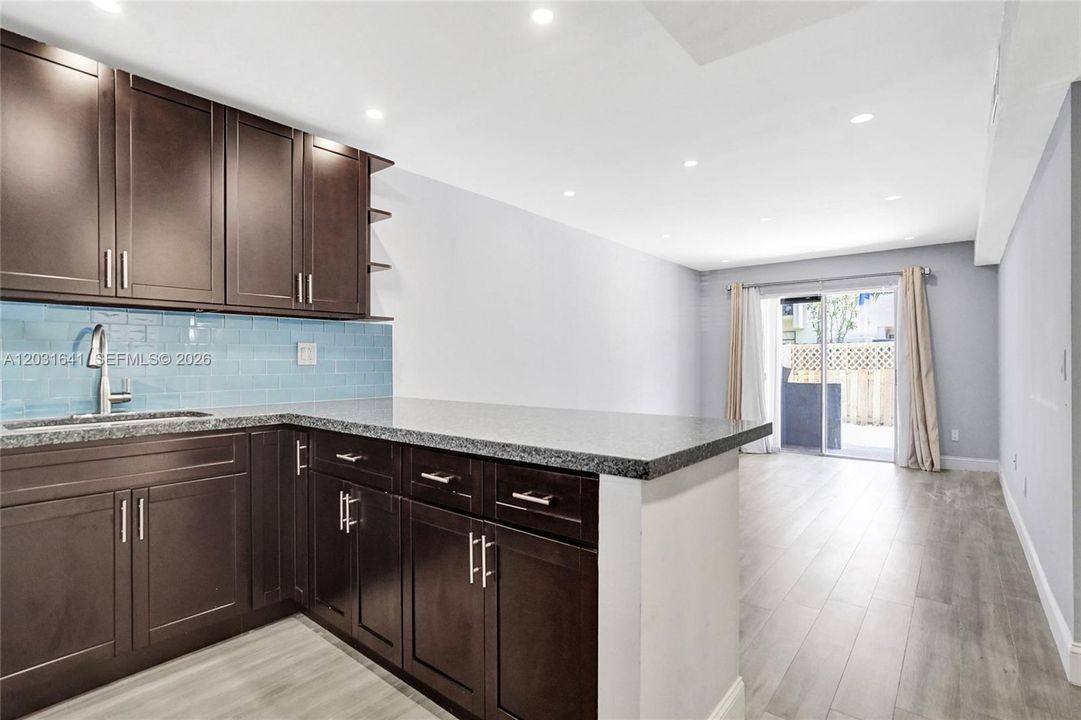 For Sale: $415,900 (2 beds, 2 baths, 960 Square Feet)