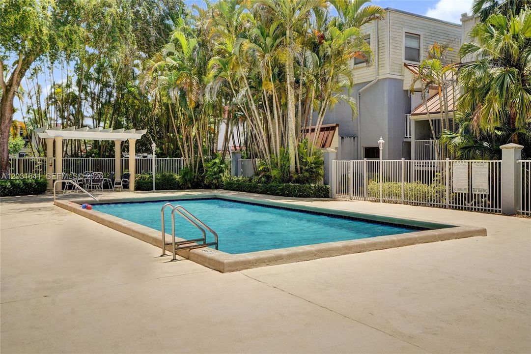 For Sale: $415,900 (2 beds, 2 baths, 960 Square Feet)