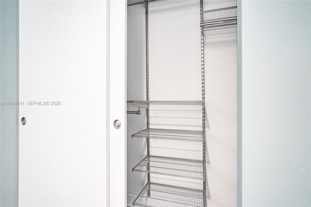 For Sale: $415,900 (2 beds, 2 baths, 960 Square Feet)