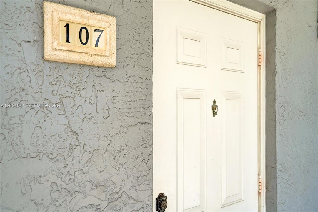 For Sale: $415,900 (2 beds, 2 baths, 960 Square Feet)